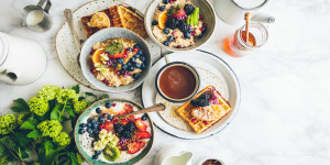 Beitragsbild des Blogbeitrags Vegan und vegetarisch Brunchen in Wien 