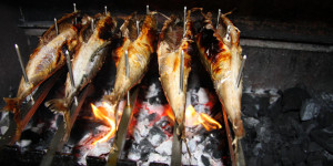 Beitragsbild des Blogbeitrags Die besten Adressen für Steckerlfisch in Oberösterreich