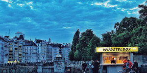 Beitragsbild des Blogbeitrags Unsere liebsten Würstelstandln in Wien