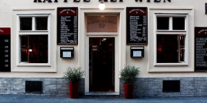 Beitragsbild des Blogbeitrags 10 Cafés, die im 1. Bezirk auf euren Besuch warten