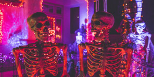 Beitragsbild des Blogbeitrags Außergewöhnliche Horrorfilme für euren Halloween-Abend