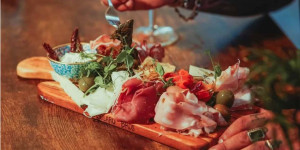 Beitragsbild des Blogbeitrags Die besten Feinkostläden in Wien