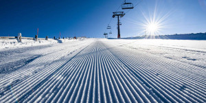 Beitragsbild des Blogbeitrags Stadtflucht mit den Öffis: Wintersport rund um Wien
