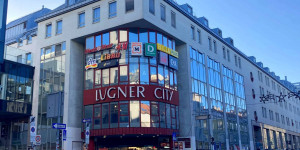 Beitragsbild des Blogbeitrags Unser Senf: Warum ich die Lugner City trotzdem liebe 