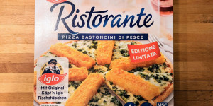 Beitragsbild des Blogbeitrags So schmeckt die neue Fischstäbchenpizza von Dr. Oetker