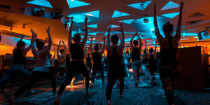 Beitragsbild des Blogbeitrags 9 ausgefallene Yoga-Angebote in Wien