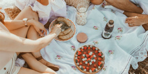 Beitragsbild des Blogbeitrags Unsere liebsten Sommer-Rezepte für Picknicks 
