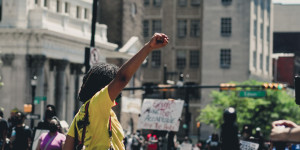 Beitragsbild des Blogbeitrags Unser Senf: Was uns das Black Voices Volksbegehren zeigt