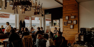 Beitragsbild des Blogbeitrags Schöne Cafés zum Lernen und Arbeiten in Wien 