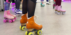 Beitragsbild des Blogbeitrags Zu Besuch im Rollerskate-Kurs: Rollin‘ with my Homies 