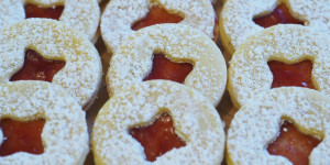 Beitragsbild des Blogbeitrags Die besten veganen Weihnachtskekse in Wien