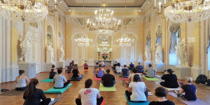 Beitragsbild des Blogbeitrags Coole Yoga Events in Wien für dich und deine Freund*innen