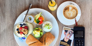 Beitragsbild des Blogbeitrags Gewinne ein Sunny Side Art Package vom Leopold Museum für zwei