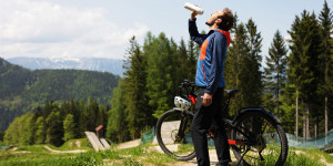Beitragsbild des Blogbeitrags Gewinne 3×1 nachhaltige Trinkflasche von KEEGO