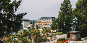 Beitragsbild des Blogbeitrags Urlaub in Baden bei Wien: 11 Tipps für den Sommer in der Stadt 