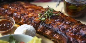 Beitragsbild des Blogbeitrags Die besten Ripperln in Wien
