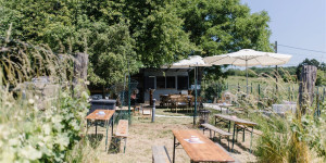 Beitragsbild des Blogbeitrags Die 8 schönsten Heurigen in Stammersdorf