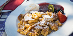 Beitragsbild des Blogbeitrags Die 10 besten Restaurants und Hütten für Kaiserschmarrn in Österreich
