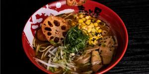 Beitragsbild des Blogbeitrags Newsletter-Gewinnspiel: Gewinne 2×1 Gutscheine im Wert von 50 Euro von Ramen Makotoya