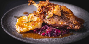 Beitragsbild des Blogbeitrags Die 5 besten Restaurants zum Ganslessen im Burgenland