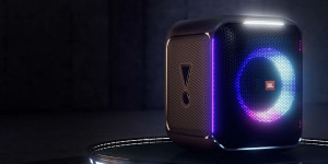 Beitragsbild des Blogbeitrags Gewinne eine JBL Partybox Encore inklusive Mikrofon
