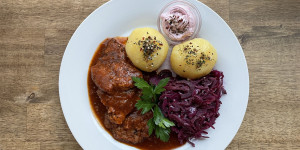 Beitragsbild des Blogbeitrags Vegansl: Wo du in Wien veganes Gansl bekommst