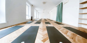 Beitragsbild des Blogbeitrags Die besten Yogastudios in Wien 