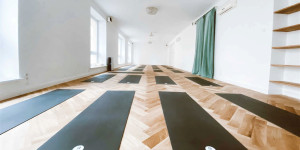 Beitragsbild des Blogbeitrags Die besten Yogastudios in Wien