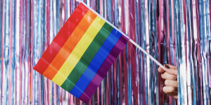 Beitragsbild des Blogbeitrags Bars, Clubs & Co.: Queere Safe(r) Spaces in Wien zum Feiern 