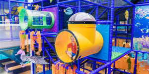 Beitragsbild des Blogbeitrags Gewinne ein Familienpaket für 2 Erwachsene und 2 Kinder in der Playworld Wien