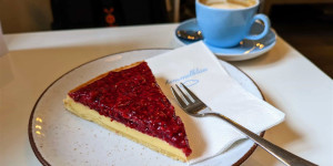 Beitragsbild des Blogbeitrags Unsere liebsten Cafés für Kuchen in Wien