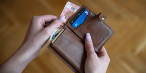 Beitragsbild des Blogbeitrags Geld sparen: 5 Tipps zur Selbstbestimmung vom Finanzprofi