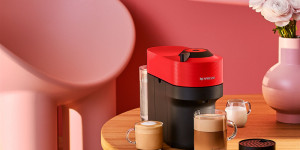 Beitragsbild des Blogbeitrags Gewinne eine VERTUO Pop Kaffeemaschine von NESPRESSO samt Kaffees & Accessoires
