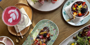 Beitragsbild des Blogbeitrags Die besten Cafés für deinen Geburtstagsbrunch in Wien