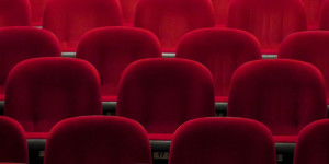 Beitragsbild des Blogbeitrags Newsletter-Gewinnspiel: 1×2 Tickets für „/please/ dont shoot the messenger“ im Theater am Werk 