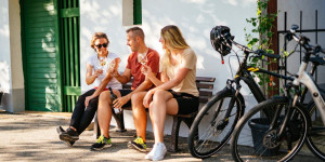 Beitragsbild des Blogbeitrags Die schönsten Weinradwege und Weinwanderungen durchs Weinviertel
