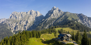 Beitragsbild des Blogbeitrags Hüttenküche in der Steiermark: 4 kulinarische Alm-Wanderungen