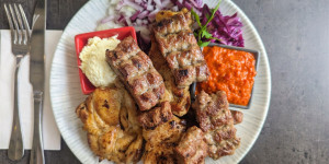 Beitragsbild des Blogbeitrags Die besten Balkan-Restaurants in Wien 