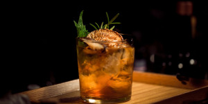 Beitragsbild des Blogbeitrags Die 13 besten Bars in Linz