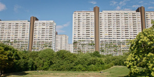 Beitragsbild des Blogbeitrags Newsletter-Gewinnspiel: 2×2 Tickets für „27 Storeys – Alterlaa Forever“ im Gartenbaukino