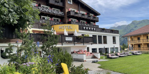 Beitragsbild des Blogbeitrags Gewinne 4 Nächte für zwei im Hotel Sonnenburg in Lech am Arlberg 