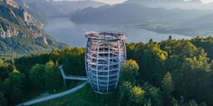 Beitragsbild des Blogbeitrags Gewinne 3×2 Kombi-Tickets für die Bergbahn Grünberg & den Baumwipfelpfad Salzkammergut