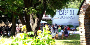 Beitragsbild des Blogbeitrags Gewinne 1×2 Tickets für „Gute Unterhaltung!” bei den Festspielen Reichenau inkl. Lunch-Gutschein