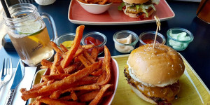 Beitragsbild des Blogbeitrags Vegane und vegetarische Burger in Wien