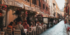 Beitragsbild des Blogbeitrags 11 coole Restaurants, Bars und Cafés in Rom