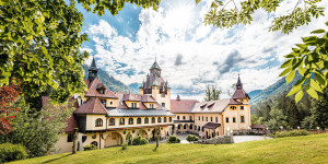 Beitragsbild des Blogbeitrags Gewinne zwei Nächte im Naturhotel Schloss Kassegg im Gesäuse