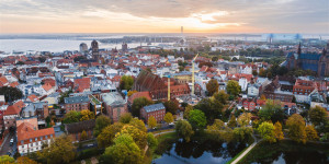 Beitragsbild des Blogbeitrags Urlaub in Stralsund: Tipps für Kunst und Kultur rund um die Hansestadt
