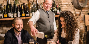 Beitragsbild des Blogbeitrags Newsletter-Gewinnspiel: 1×2 Tickets für eine Weinkeller-Tour von Wien mal anders