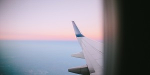 Beitragsbild des Blogbeitrags Langstreckenflug – Tipps für einen entspannten Flug