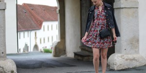 Beitragsbild des Blogbeitrags Summer is calling – Das Blumenkleid für jeden Anlass